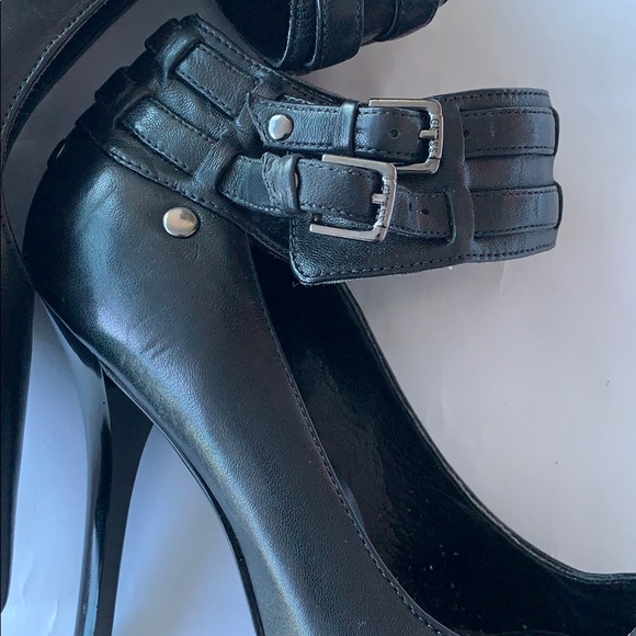 GUESS black strapped heels - Picture 3 of 3